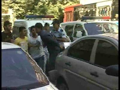 Jammer Cihazı Kullanarak Otomobilleri Çalan Hırsızlar izle