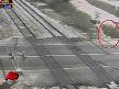 Mucize! Tren �zerinden ge�iyor ve...